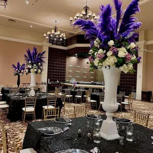 Gorgeous center pieces with sequence tablecloths