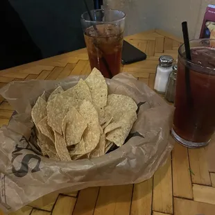 Dark iced tea and sturdy chips
