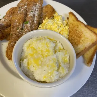 a plate of breakfast food