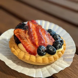 Fruit tart w/ shortbread crust