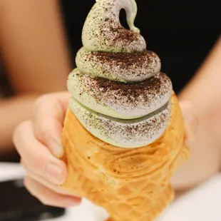 Sesame matcha swirl with Oreo |  (ig: @alisa.eats.food)