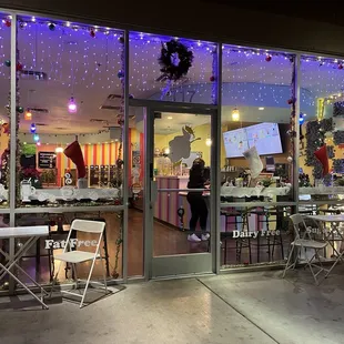 the outside of the restaurant