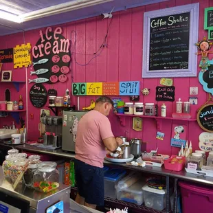 The owner &quot;printing money&quot;(making a banana split!!!!