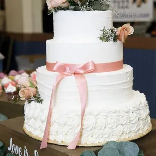 Rustic wedding cake.