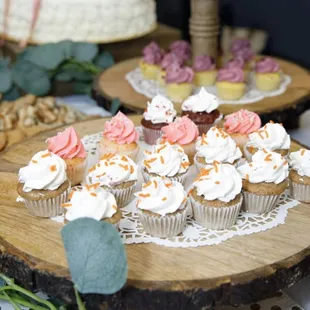 Dessert bar mini cupcakes.