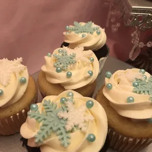 Winter wonderland 1st birthday.