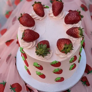 Strawberry buttercream cake
