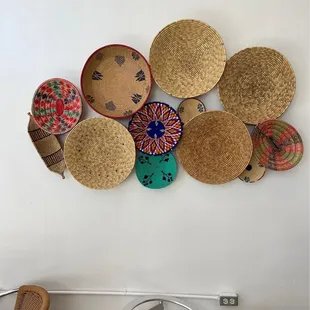 Love the beautiful wall decoration!