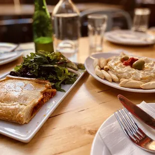 Ensaladilla rusa y empanada gallega