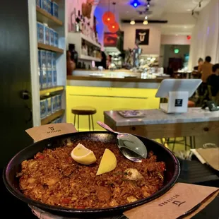 interior, paella