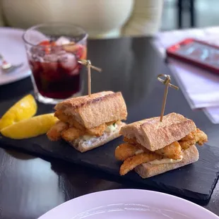 Montadito de calamares