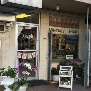 Vintage Shop &amp; Craft Studio