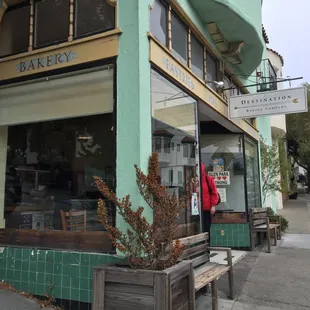 the outside of a bakery