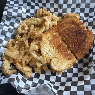 Patty melt with onion straws