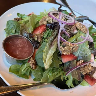 Detroit Fish House Salad w raspberry vinaigrette