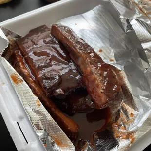 Enormous amounts of sauce that apparently covers up the toughness of the meat