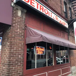 Cool corner dive bar with food.