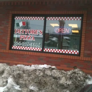 the outside of the restaurant