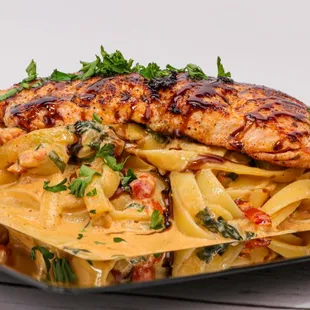 a plate of pasta with chicken