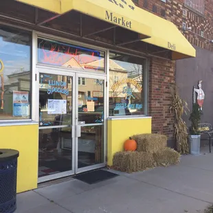 the entrance to the restaurant