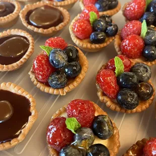 food, donuts, dough desserts