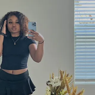 Nia G.