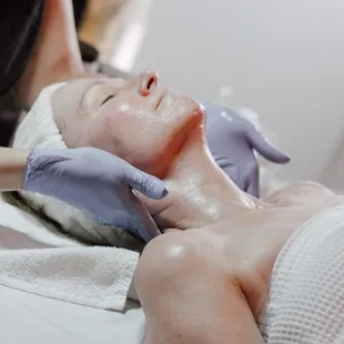 Neck and shoulder massage. True relaxation.