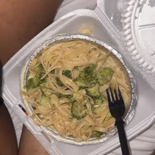 Fettuccini Alfredo broccoli