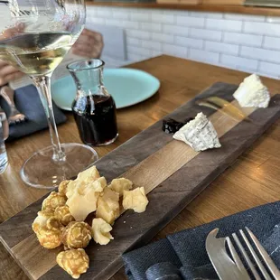 cheesemonger&apos;s selection