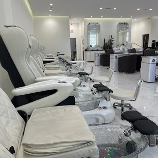 Pedicure chairs on both sides!