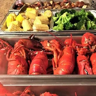 lobsters, potatoes, broccoli and corn