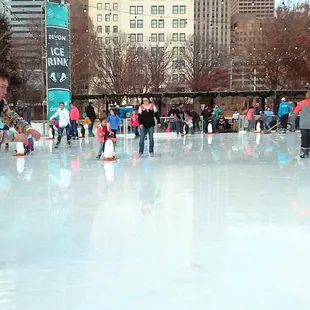 early on a Sunday, crowd not bad YET