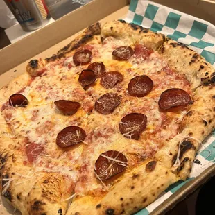 The Peo. The crust is perfect!