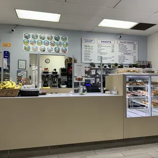 Nice and clean here. I like the pain donut and coffee fresh. I will come back again if i work day shift again