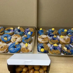 food, donuts, dough desserts