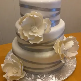Hand crafted marigolds for a beautifully simplistic wedding cake