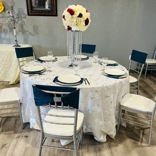 We have some silver and gold decorations !!!!