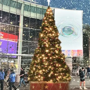 Want it to SNOW like this at your event this year?
 I can guarantee it will. 
Sharp Event's is making it SNOW this year for all events