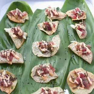 (Appetizer) Hawaiian-Style Fresh Ahi Poke on Taro Chips with a Sweet &amp; Spicy Aioli