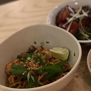 Garlic Noodles with Seafood / Mi Xao Bo Do Bien