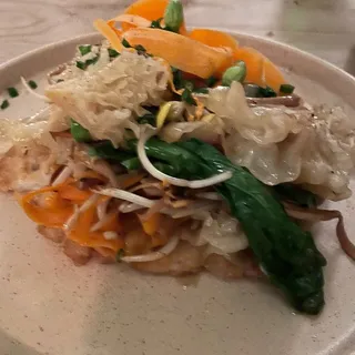 Pho Ap Chao Chay / Vegetarian Crispy Pan Fried Rice Noodles