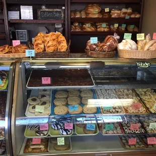 Try the special "mountain cookie".. You might wanna get two!