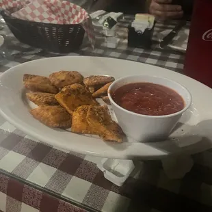 Fried raviolis with marinara on the side