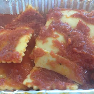 Half-Half meal with lasagna and ravioli (no mozzarella on top) :*-(