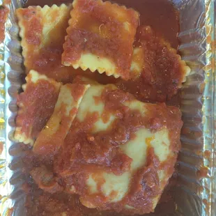 Half-Half meal with lasagna and ravioli (no mozzarella on top) :*-(
