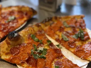 Jonny's Pizza