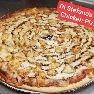 a chicken pizza