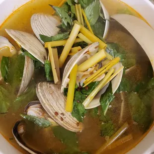 Ngheu hap xa. Clams with lemongrass soup!