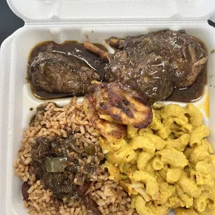 Vegan Jerk Chikin, rice and peas, macaroni, plantains