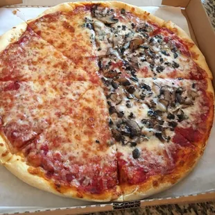 Medium pizza - half mushrooms/ half cheese